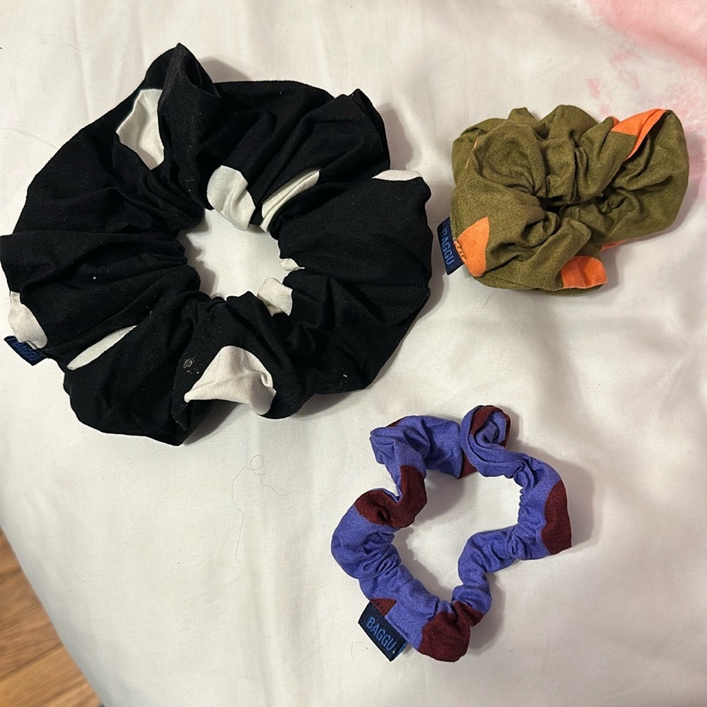 Baggu polka dot scrunchies